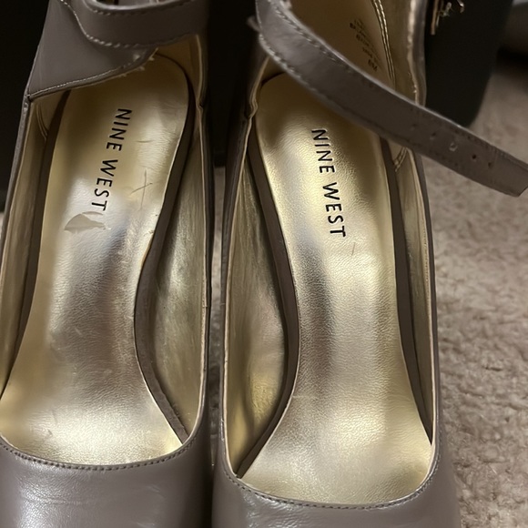 Grey leather pumps - Picture 2 of 4